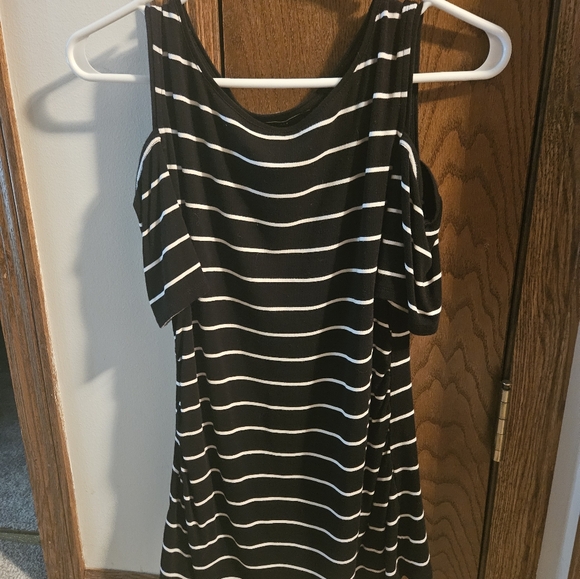 White House Black Market Off Shoulder Top - Picture 2 of 2